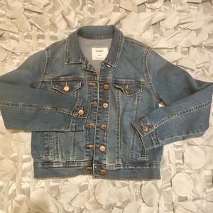 Excellent condition! Great everyday Jean jacket in stretchy denim for girls.